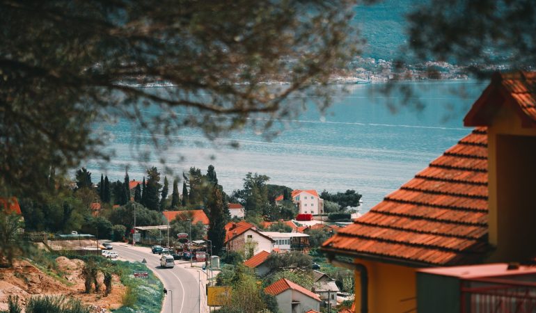 Rensning af tagrender – pris, procedure og effekt