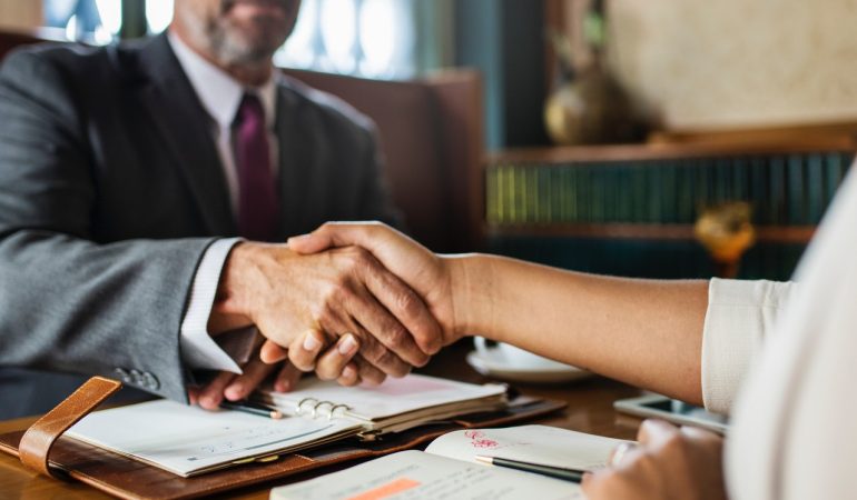 Overskuelig oprettelse af A/S med advokat