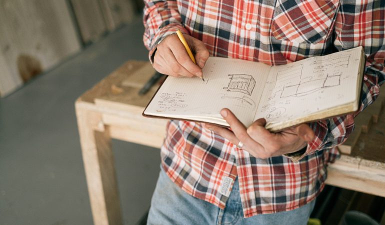 Spar penge ved selv at bygge dine møbler