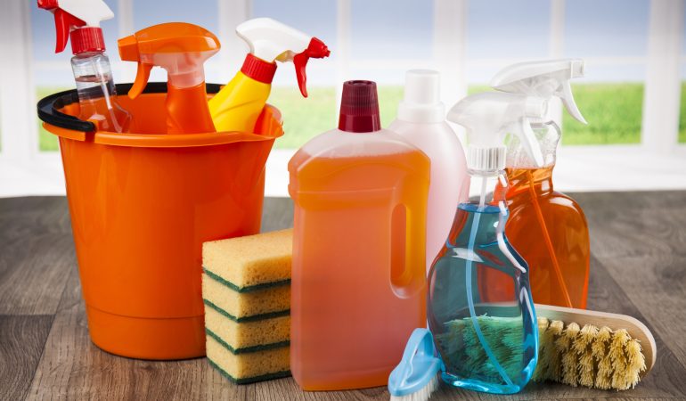 Spar penge ved at købe rengøringsartikler ind i større mængder